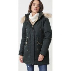 Zielona Kurtka Batesville. Zielone kurtki damskie Born2be, na zimę, s, bez wzorów, z tkaniny, klasyczne, bez kaptura. Za 279,99 zł.