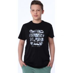 T-shirt chłopięcy z tygrysem czarny NDZ7678. Czarne t-shirty chłopięce Fasardi, bez wzorów, bez rękawów. Za 39,00 zł.