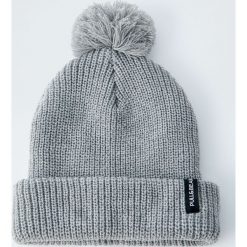 Szara melanżowa czapka z pomponem. Szare czapki męskie Pull&Bear, z dzianiny. Za 49,90 zł.