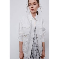 Kurtka w stylu worker - Kremowy. Białe kurtki damskie Reserved, bez wzorów, bez kaptura. W wyprzedaży za 69,99 zł.