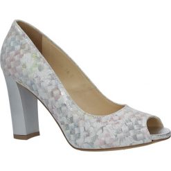 Kolorowe czółenka skórzane peep toe 9,5na obcasie mozaika Oleksy 321/918. Szare czółenka damskie Oleksy, bez wzorów, z otwartym noskiem, bez obcasa, na obcasie. Za 259,99 zł.