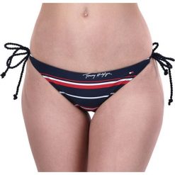 Tommy Hilfiger Stroje kąpielowe String Side Tie Bikini Logo Hrtg Str. Navy Blaze r UW0UW01493-411 (rozmiar M). Niebieskie stroje kąpielowe damskie TOMMY HILFIGER, m, bez wzorów. W wyprzedaży za 127,00 zł.
