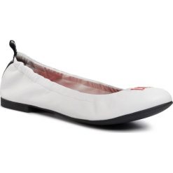 Baleriny LOVE MOSCHINO - JA11060G1AIA0100 Bianco. Białe baleriny damskie ze skóry, klasyczne. Za 729,00 zł.