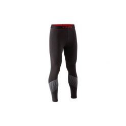 Legginsy Keepdry 900. Czarne odzież termoaktywna męska marki KIPSTA. Za 49,99 zł.