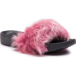 Klapki UGG - W Royale Tippe 1092457 W/Brm. Różowe klapki damskie Ugg, bez wzorów, ze skóry, bez obcasa. W wyprzedaży za 239,00 zł.