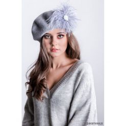 BERET z piórkami odpinanymi. Szare berety damskie Pakamera, bez wzorów, z wełny. Za 160,00 zł.