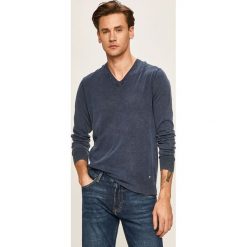 Marciano Guess - Sweter. Niebieskie swetry męskie MARCIANO GUESS, s, z aplikacjami, z bawełny, bez kołnierzyka, bez kaptura. Za 469,90 zł.
