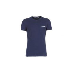 T-shirty z krótkim rękawem Calvin Klein Jeans POCKET INSTITUTIONAL LOGO SLIM TEE. Niebieskie t-shirty męskie marki Calvin Klein Jeans, s, bez wzorów, z jeansu, bez kołnierzyka, krótkie. Za 103,20 zł.