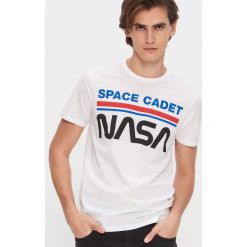 T-shirt NASA - Biały. Białe t-shirty męskie House, s, bez wzorów, bez kołnierzyka. Za 49,99 zł.