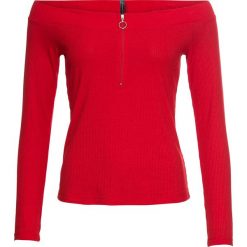 Shirt z dekoltem carmen bonprix truskawkowy. Czerwone koszulki damskie bonprix, bez wzorów, bez kołnierzyka. Za 74,99 zł.