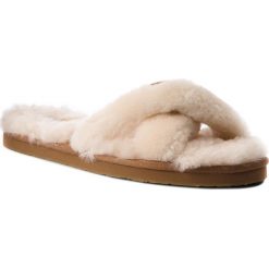 Kapcie UGG - W Abela 1017548 W/Nat. Brązowe klapki damskie Ugg, bez wzorów, ze skóry, bez obcasa. Za 379,00 zł.