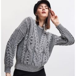 Gruby sweter - Srebrny. Szare swetry damskie marki Reserved, s, bez wzorów, bez rękawów, bez kaptura. Za 159,99 zł.