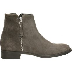 Botki NEVIA. Szare botki damskie Gino Rossi, ze skóry, eleganckie, za kostkę, bez obcasa, na płaskiej podeszwie, bez zapięcia. Za 299,90 zł.