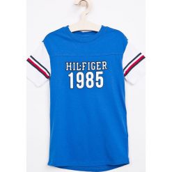 Tommy Hilfiger - T-shirt dziecięcy 104-176 cm. Niebieskie t-shirty chłopięce TOMMY HILFIGER, z nadrukiem, z bawełny, bez rękawów. W wyprzedaży za 119,90 zł.