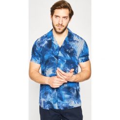 Koszula Emporio Armani 211823 0P467 65335. Niebieskie koszule męskie Emporio Armani, m, bez wzorów, z wiskozy, casualowe, bez kołnierzyka, bez rękawów. W wyprzedaży za 299,00 zł.