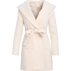 Beżowy Płaszcz Winter Glow. Czerwone płaszcze damskie zimowe marki Cropp, l. Za 299,99 zł.