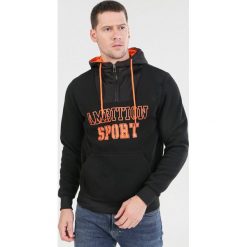 Czarno-Pomarańczowa Bluza Peneli. Czarne bluzy męskie Born2be, xl, bez wzorów, bez kołnierzyka, bez rękawów, bez kaptura. Za 79,99 zł.