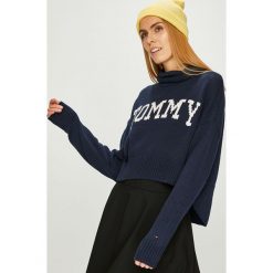 Tommy Jeans - Sweter. Niebieskie golfy damskie marki Tommy Jeans, s, z nadrukiem, z bawełny. W wyprzedaży za 329,90 zł.