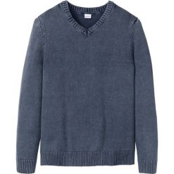 Sweter z efektem wytarcia bonprix ciemnoniebieski. Niebieskie swetry męskie marki bonprix, s, bez wzorów, z dekoltem w serek, bez kaptura. Za 89,99 zł.