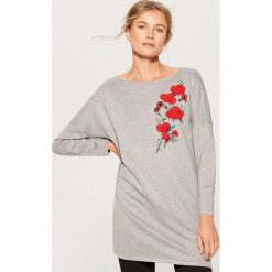 Sweter oversize z aplikacją - Jasny szar. Szare bez kategorii Mohito, s, z aplikacjami. W wyprzedaży za 29,99 zł.