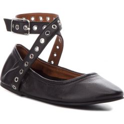 Półbuty INUOVO - 9068 Black. Czarne półbuty damskie Inuovo, bez wzorów, ze skóry, bez obcasa, na płaskiej podeszwie, bez zapięcia. W wyprzedaży za 149,00 zł.