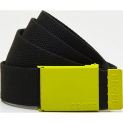Parciany pasek - Czarny. Czarne paski męskie marki Cropp, w paski. Za 29,99 zł.