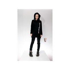 Nure-onna dopasowana bluza tunika z kapturem. Czarne tuniki damskie Pikiel, xxl, z napisami, z kapturem. Za 370,00 zł.