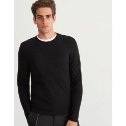 Sweter z okrągłym dekoltem - Czarny. Czarne swetry klasyczne męskie marki Reserved, l, z okrągłym kołnierzem. Za 119,99 zł.