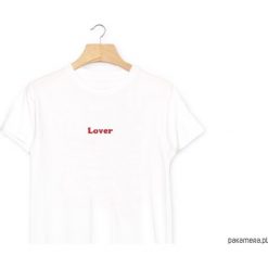 Lover T-Shirt Koszulka Biała napis czerwony. Białe bluzki asymetryczne Pakamera, l, z napisami, z bawełny. Za 75,00 zł.