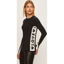 Love Moschino - Longsleeve. Czarne bluzki damskie Love Moschino, z nadrukiem, z elastanu, casualowe, z okrągłym kołnierzem, z długim rękawem. W wyprzedaży za 429,90 zł.