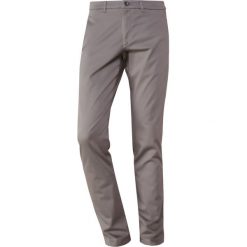 BOSS ATHLEISURE LEEMAN Chinosy medium grey. Szare spodnie męskie marki BOSS Athleisure, m, bez wzorów, z elastanu. Za 579,00 zł.