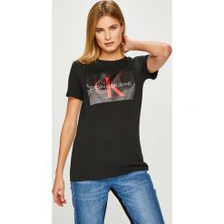 Calvin Klein Jeans - Top. Szare topy damskie Calvin Klein Jeans, l, z nadrukiem, z bawełny, z okrągłym kołnierzem. Za 229,90 zł.
