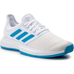 Buty adidas - GameCourt W CG6367 Ftwwht/Shocya/Msilve. Białe buty sportowe damskie Adidas, bez wzorów, z tworzywa sztucznego, sportowe, tenisowe. W wyprzedaży za 179,00 zł.