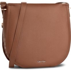 Torebka CALVIN KLEIN BLACK LABEL - Poppy Large Saddle Bag K60K602335 224. Pomarańczowe listonoszki damskie marki Calvin Klein Black Label. W wyprzedaży za 379,00 zł.