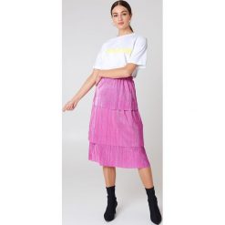 NA-KD Party Spódnica midi z potrójną falbaną - Pink. Różowe spódniczki damskie NA-KD Party, na imprezę, bez wzorów, z poliesteru, midi. W wyprzedaży za 25,60 zł.