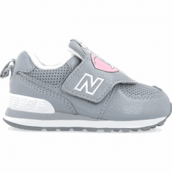 New Balance IV574ZOE. Buciki niemowlęce New Balance, z materiału, bez zapięcia. W wyprzedaży za 99,99 zł.