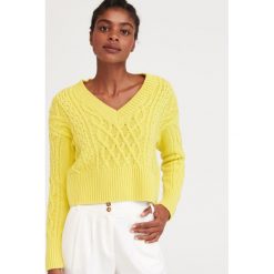 Sweter z ozdobnym splotem - Zielony. Zielone swetry damskie Reserved, s, bez wzorów, ze splotem, bez rękawów, bez kaptura. Za 79,99 zł.