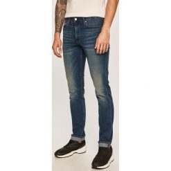 Calvin Klein Jeans - Jeansy CKJ 026. Niebieskie jeansy męskie Calvin Klein Jeans, bez wzorów, z obniżonym stanem. W wyprzedaży za 399,90 zł.