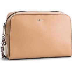 Kosmetyczka DKNY - R91R3A68 Latte LAT. Pomarańczowe kosmetyczki męskie DKNY, ze skóry. W wyprzedaży za 259,00 zł.