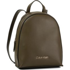 Plecak CALVIN KLEIN - Ck Must Psp20 Sml K60K606044 LBB. Zielone plecaki damskie Calvin Klein, bez wzorów, ze skóry ekologicznej, eleganckie. Za 539,00 zł.