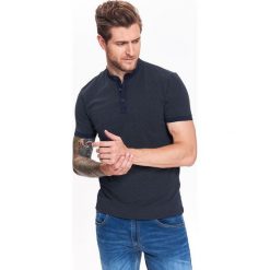 T-SHIRT POLO MĘSKI ZE STÓJKĄ. Szare koszulki polo Top Secret, na jesień, m. Za 39,99 zł.