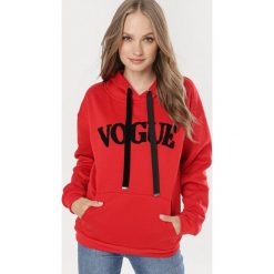 Czerwona Bluza Adravia. Czerwone bluzy damskie Born2be, xl, bez wzorów, bez rękawów, z kapturem. W wyprzedaży za 79,99 zł.