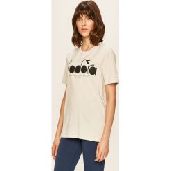Diadora - T-shirt. Szare bluzki damskie Diadora, s, z nadrukiem, z bawełny, casualowe, z okrągłym kołnierzem, z krótkim rękawem. Za 99,90 zł.