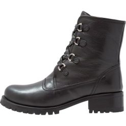 Unisa IMUL Botki sznurowane black. Czarne buty zimowe damskie Unisa, z futra, na sznurówki. W wyprzedaży za 369,50 zł.