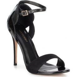 Buty damskie. Czarne szpilki Wittchen, bez wzorów, ze skóry, z otwartym noskiem, na wysokim obcasie, na szpilce, na klamry. W wyprzedaży za 259,90 zł.