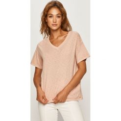 Levi's - T-shirt. Różowe bluzki damskie Levi's®, s, bez wzorów, z bawełny, bez kołnierzyka. Za 129,90 zł.