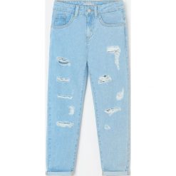 Jeansy boyfriend z przetarciami - Niebieski. Niebieskie jeansy damskie Reserved. Za 89,99 zł.