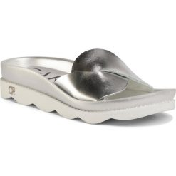 Klapki CARINII - B5350 N07-000-000-D73. Szare klapki damskie Carinii, bez wzorów, ze skóry, bez obcasa. Za 299,00 zł.