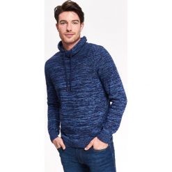 SWETER MĘSKI Z WYWIJANYM GOLFEM. Niebieskie golfy męskie marki Top Secret, na zimę, xxl, z dzianiny. W wyprzedaży za 59,99 zł.