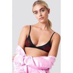 Galore x NA-KD Siateczkowy biustonosz z różami - Black. Czarne biustonosze marki Galore x NA-KD, bez wzorów. W wyprzedaży za 24,28 zł.
